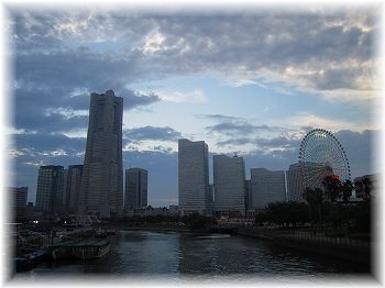 西区・夕暮れのみなとみらい